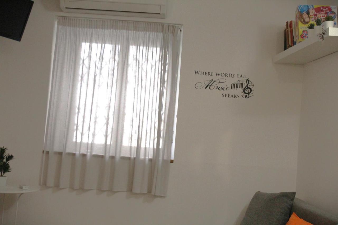Casa Vacanze Angelica Σαλέρνο Εξωτερικό φωτογραφία